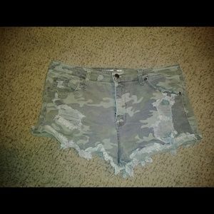 High rise Camo shorts
